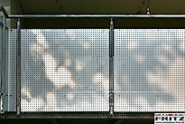 Balkongel�nder, Stahlbalkon mit Treppenabgang, bestehend aus feuerverzinkten Stahlprofilen und einer Gel�nderf�llung aus Aluminium Lochblech mit einer Silber-Eloxierten Oberfl�chenbeschichtung. - (c) by Metallbau Fritz