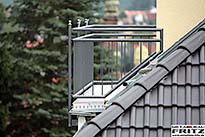 Balkongel�nder, Feuerverzinkt und farbbeschichtet f�r den Au�enbereich mit einem Kugeldekor aus Edelstahl - (c) by Metallbau Fritz