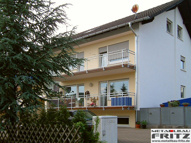 Balkongelnder feuerverzinkt mit senkrechten Fllstben - Balkongelnder 01-01  -  (c) by Metallbau Fritz