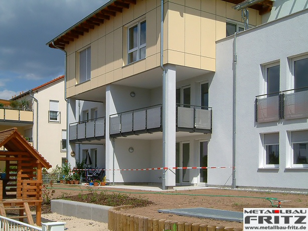 Balkongelnder (Absturzsicherung) mit Lochblechfllung - Balkongelnder 05-01  -  (c) by Metallbau Fritz