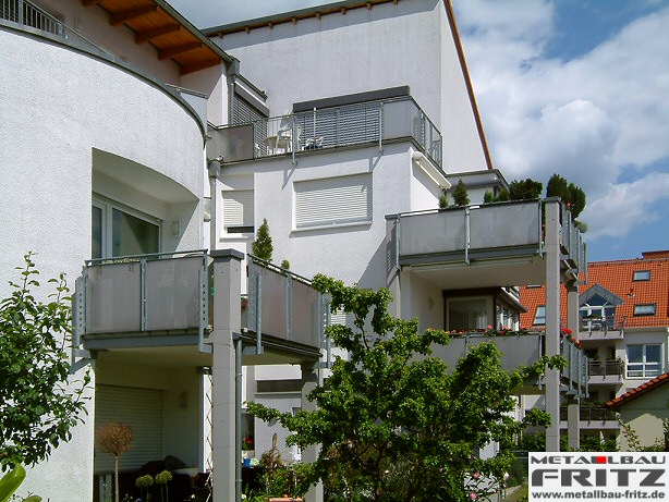 Balkongelnder (Absturzsicherung) mit Lochblechfllung - Balkongelnder 06-01  -  (c) by Metallbau Fritz