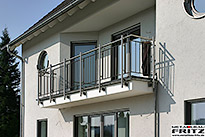 Balkon Gel�nder 08 - Balkongel�nder mit einer Mischung aus Edelstahl, feuerverzinkt und farbbeschichtet