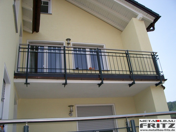 Auengelnder mit einer Kombination aus Edelstahl und feuerverzinktem und farbbeschichtetem Stahl - Balkongelnder 13-01  -  (c) by Metallbau Fritz