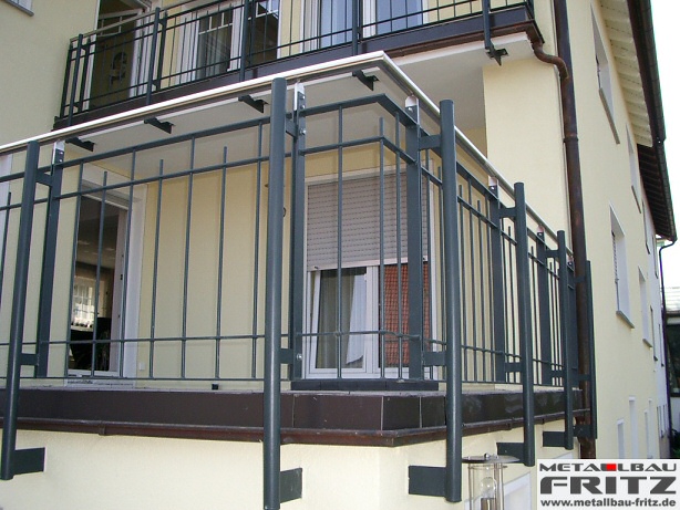 Auengelnder mit einer Kombination aus Edelstahl und feuerverzinktem und farbbeschichtetem Stahl - Balkongelnder 13-04  -  (c) by Metallbau Fritz