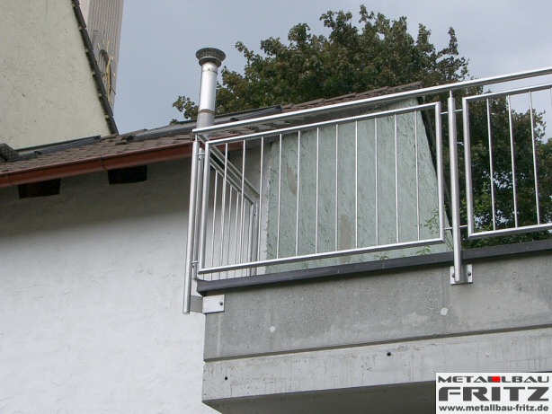Edelstahlgelnder mit umlaufend eingefassten, senkrechten Fllstben - Edelstahl Balkongelnder 14-01  -  (c) by Metallbau Fritz