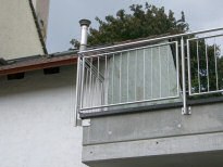 Edelstahl Balkon Gel�nder 14 - Edelstahlgel�nder mit umlaufend eingefassten, senkrechten F�llst�ben