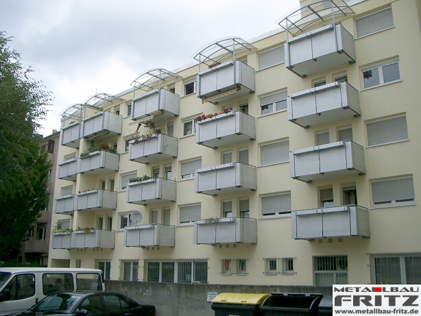 Balkonanlage mit einer Fllung aus Lochblech - Balkongelnder 15-01  -  (c) by Metallbau Fritz