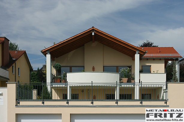 Filigranes Balkongelnder - Balkongelnder 17-01  -  (c) by Metallbau Fritz