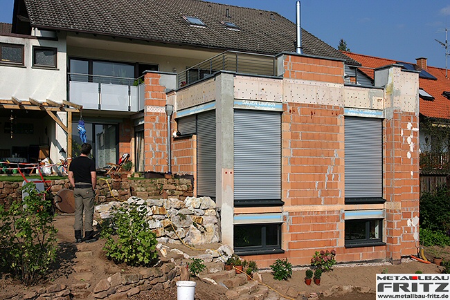 Terrassengel�nder mit einem Edelstahlhandlauf - Balkongel�nder 22-01  -  (c) by Metallbau Fritz