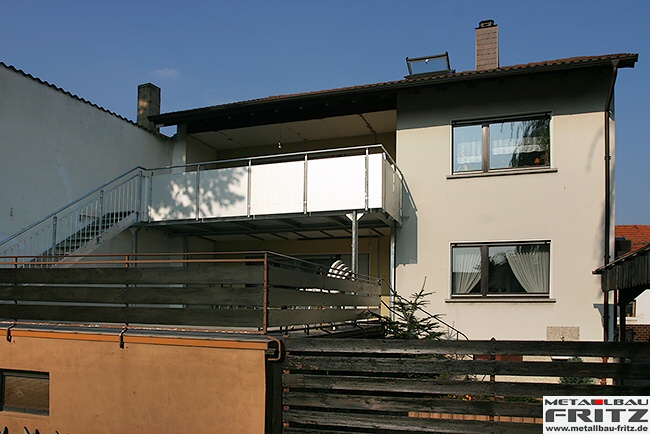 Balkonvergrerung durch einen Anbaubalkon aus Stahl - Balkon / Stahlbalkon 24-01  -  (c) by Metallbau Fritz