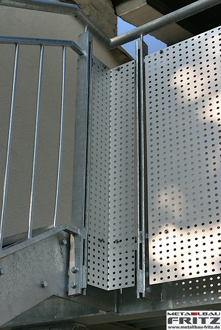 Balkonvergrerung durch einen Anbaubalkon aus Stahl - Balkon / Stahlbalkon 24-10  -  (c) by Metallbau Fritz