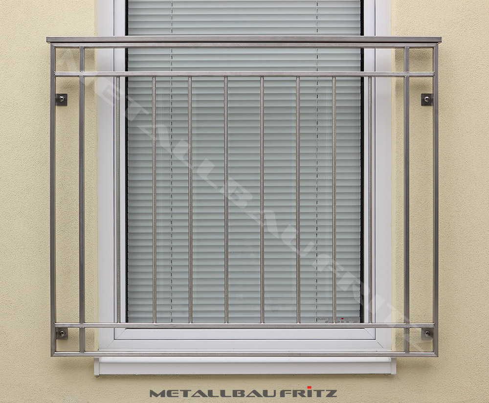 Franzsischer Balkon mit einem Doppelrahmen und Eckausbildungen - Franzsischer Balkon 50-07  -  (c) by Metallbau Fritz