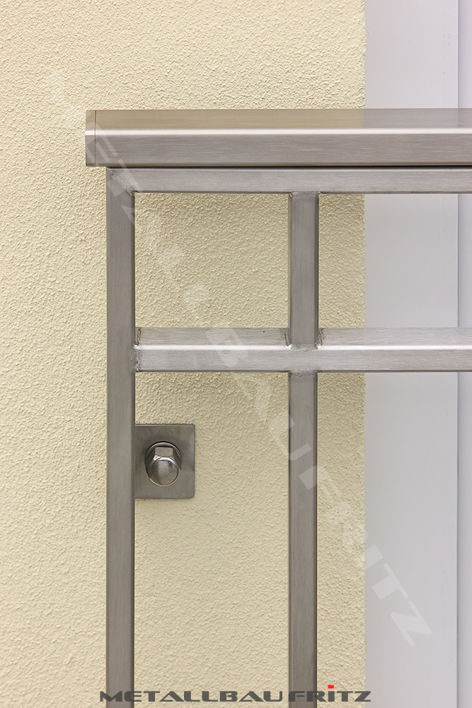 Franzsischer Balkon mit einem Doppelrahmen und Eckausbildungen - Franzsischer Balkon 50-10  -  (c) by Metallbau Fritz