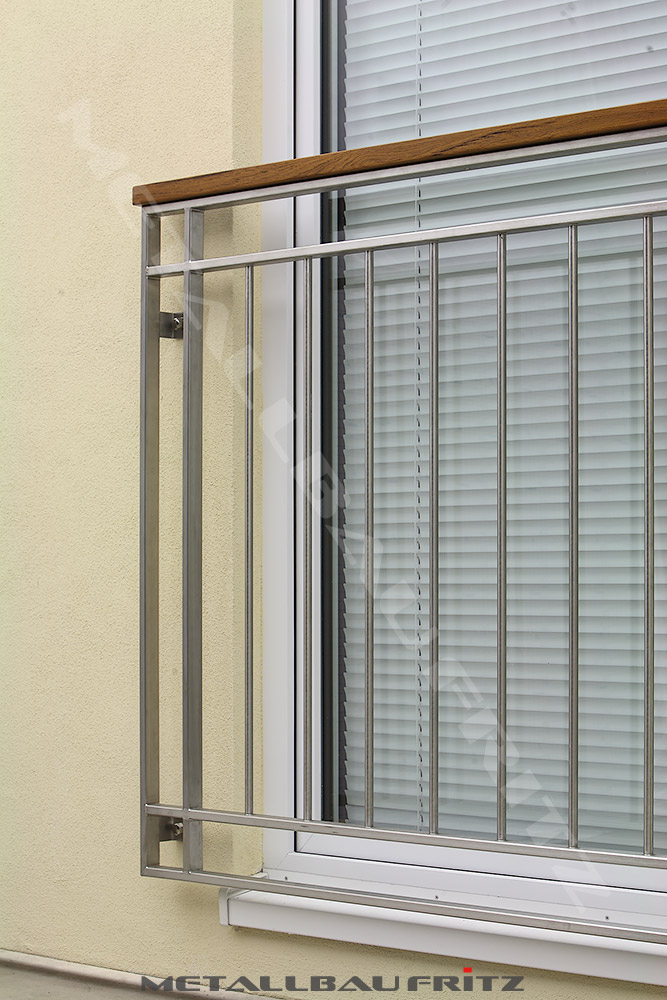 Franzsischer Balkon mit einem Doppelrahmen und Eckausbildungen - Franzsischer Balkon 50-13  -  (c) by Metallbau Fritz