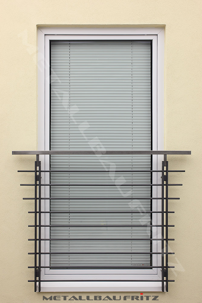 Franzsischer Balkon Trapezform mit waagrechten Fllstben  - Franzsischer Balkon 59-01  -  (c) by Metallbau Fritz