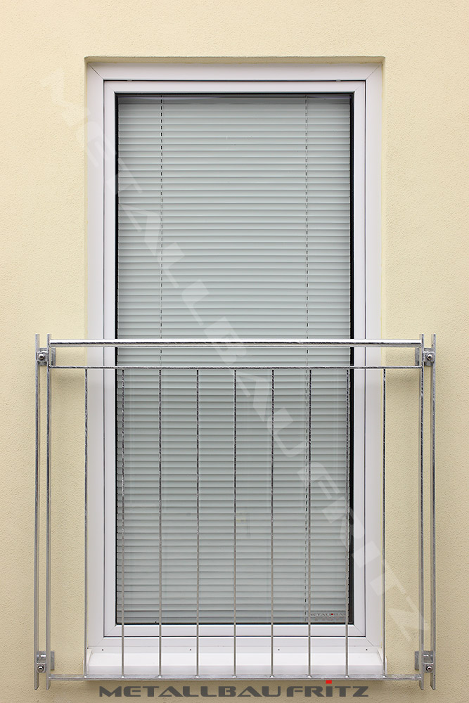 Franzsischer Balkon mit Doppelpfosten aus Flachmaterial - Franzsischer Balkon 65-01  -  (c) by Metallbau Fritz