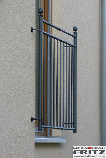 Franz�sischer Balkon 09-02  -  (c) by Metallbau Fritz