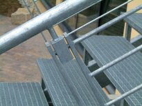 Eingangs-Stahltreppe - geradl�ufig 03-04