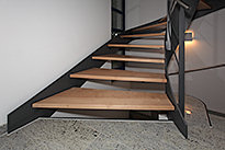 Treppe innen 12 - Halbgewendelte Wangentreppe 12-03