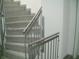 Treppengelnder mit Edelstahlhandlauf