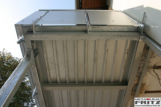 Balkonvergrerung durch einen Anbaubalkon aus Stahl - Balkon / Stahlbalkon 24-07  -  (c) by Metallbau Fritz